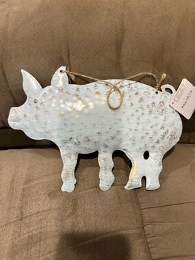 NWT Birch & Vine Pig Hanging Wall Decor Metal White/Gold 11” x 8”